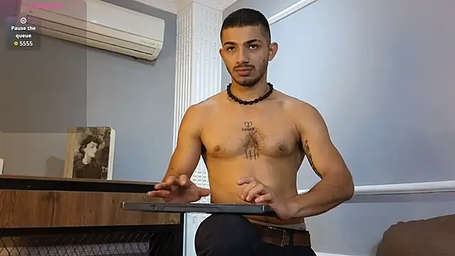 Snapshot of ArturoCardona_ chatting on 8, 10, 2025 ArturoCardona online show from 8, 10, 2025