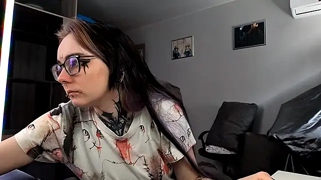 Snapshot of HighelikeGirl chatting on 2, 10, 2025 HighelikeGirl online show from 2, 10, 2025