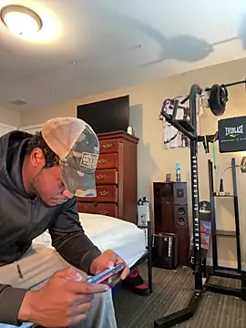 KeYBuMp323 online show from 7, 4, 2026