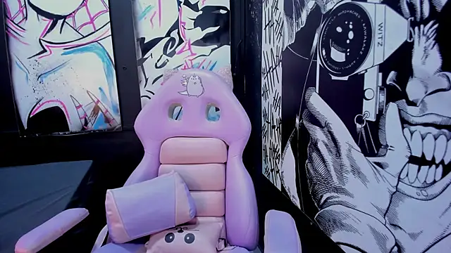 Snapshot of Dita_von2 chatting on 28, 10, 2025 Dita von2 online show from 28, 10, 2025