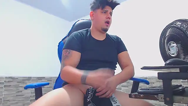 Snapshot of mister_cum1999 chatting on 27, 11, 2025 mister cum1999 online show from 27, 11, 2025