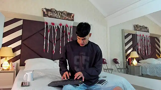 Snapshot of AngeloRogerss chatting on 4, 10, 2025 AngeloRogerss online show from 4, 10, 2025