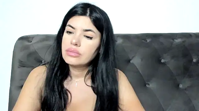 Snapshot of Aeenna chatting on 12, 9, 2025 Aeenna online show from 12, 9, 2025