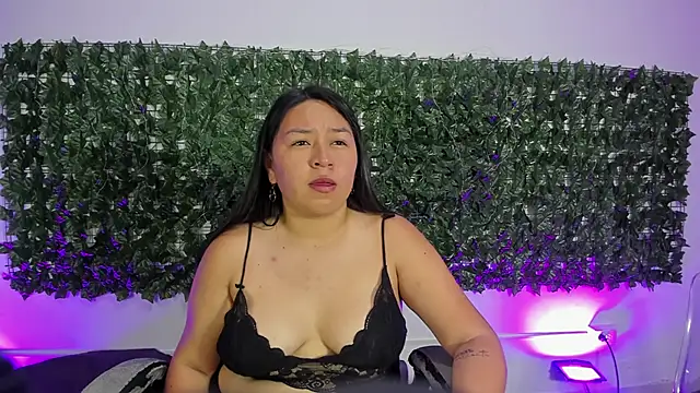 BellaRoux1 online show from 4, 2, 2026