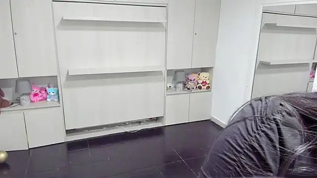 LilyWhitney online show from 18, 4, 2026