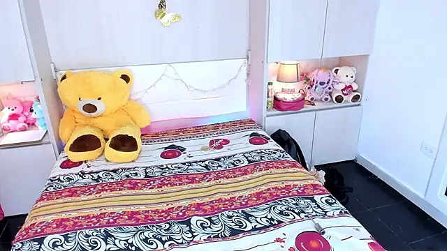 LilyWhitney online show from 26, 3, 2026