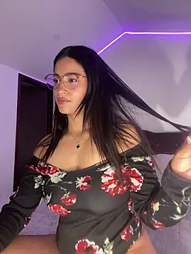 MiaAlarie online show from 4, 3, 2026