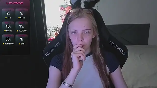 Snapshot of Luna_Navy chatting on 26, 10, 2025 Luna Navy online show from 26, 10, 2025