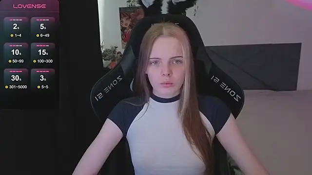 Snapshot of Luna_Navy chatting on 5, 11, 2025 Luna Navy online show from 5, 11, 2025