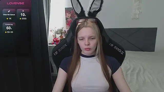 Luna Navy online show from 5, 10, 2025