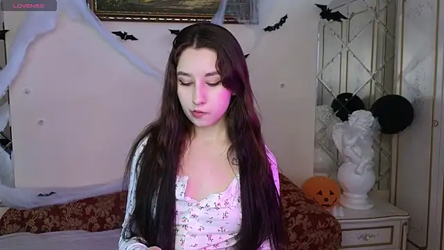 Eva Maller online show from 1, 11, 2025