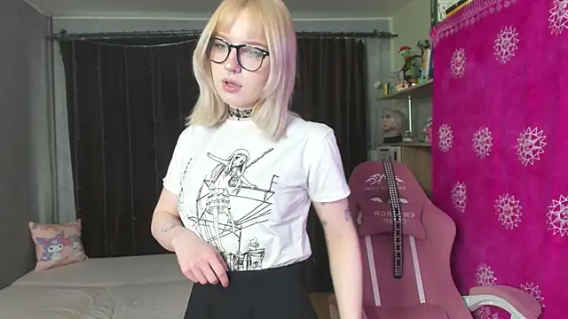 Snapshot of godlikegirlyy chatting on 16, 9, 2025 godlikegirlyy online show from 16, 9, 2025
