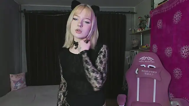 Snapshot of godlikegirlyy chatting on 23, 9, 2025 godlikegirlyy online show from 23, 9, 2025
