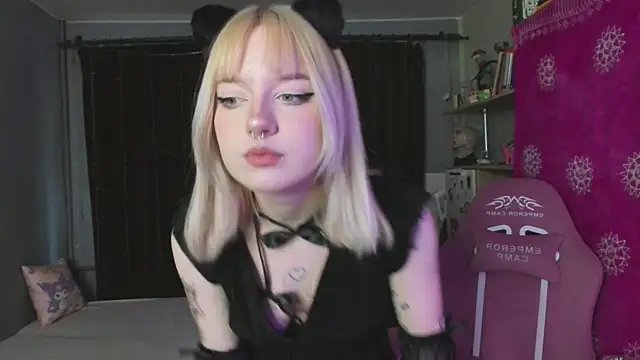 Snapshot of godlikegirlyy chatting on 28, 9, 2025 godlikegirlyy online show from 28, 9, 2025