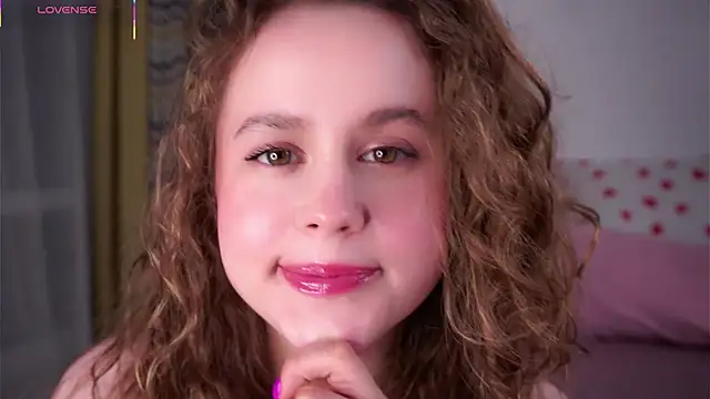Snapshot of SusannaScholler chatting on 5, 5, 2026 SusannaScholler online show from 5, 5, 2026