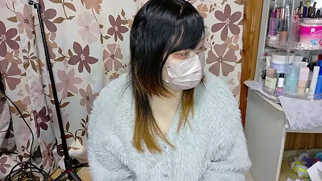 Snapshot of MIKE_chan chatting on 19, 11, 2025 MIKE chan online show from 19, 11, 2025