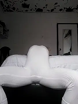 Snapshot of oxxy_jean chatting on 25, 5, 2026 oxxy jean online show from 25, 5, 2026