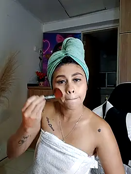 Snapshot of LuluMonroe_Eup chatting on 7, 5, 2026 LuluMonroe Eup online show from 7, 5, 2026