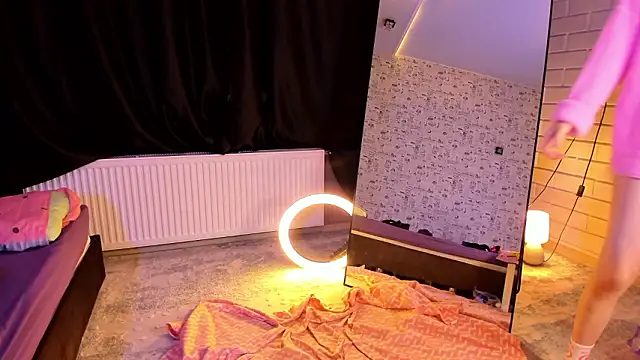 Lillie Berry online show from 24, 2, 2026