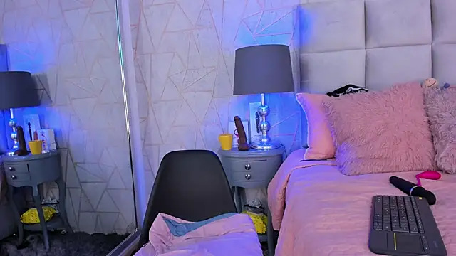 Yara Bliss  online show from 9, 2, 2026