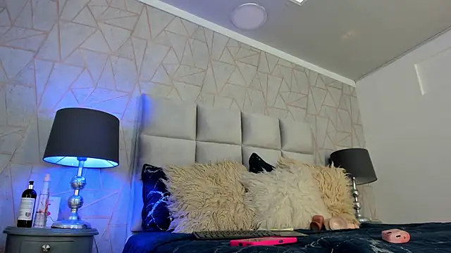 Yara Bliss  online show from 17, 12, 2025