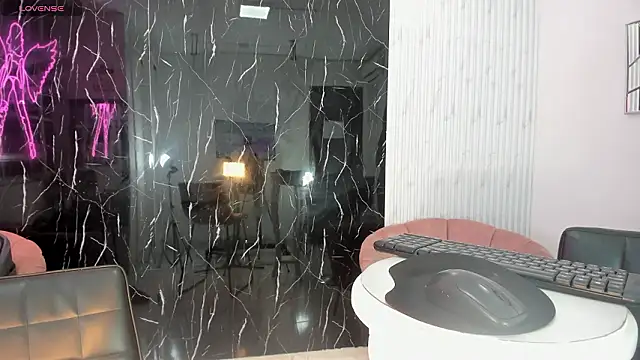 Nini Beyker online show from 7, 3, 2026