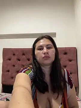 Snapshot of victoriadaniela chatting on 3, 12, 2025 victoriadaniela online show from 3, 12, 2025