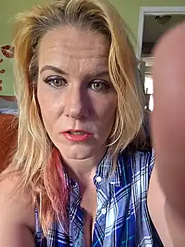 Snapshot of RhondaRump chatting on 9, 6, 2026 RhondaRump online show from 9, 6, 2026