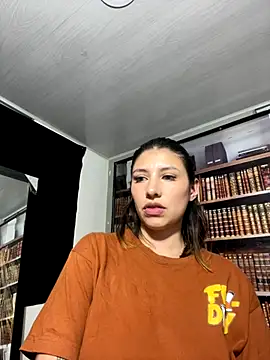 Snapshot of AriaBliss- chatting on 23, 9, 2025 AriaBliss- online show from 23, 9, 2025