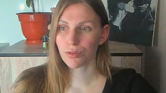 JuliaMuuun online show from 2, 4, 2026