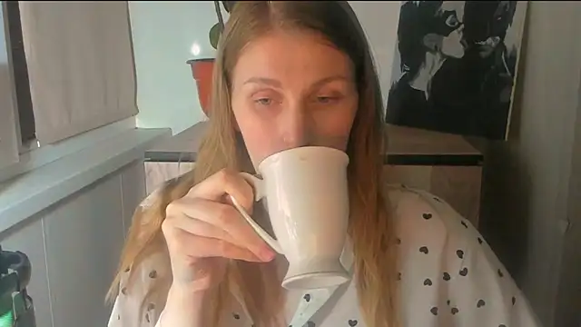 JuliaMuuun online show from 6, 4, 2026