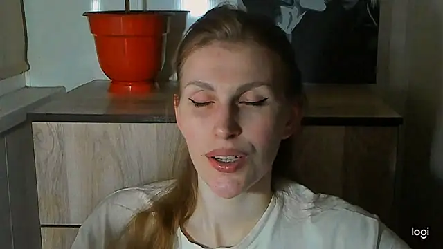 Snapshot of JuliaMuuun chatting on 10, 7, 2026 JuliaMuuun online show from 10, 7, 2026