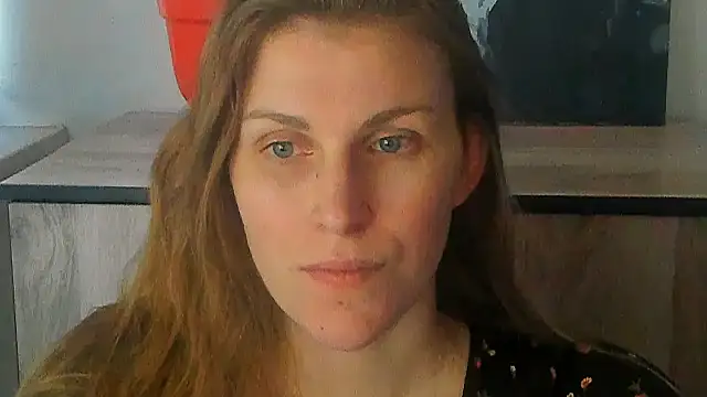 Snapshot of JuliaMuuun chatting on 8, 7, 2026 JuliaMuuun online show from 8, 7, 2026