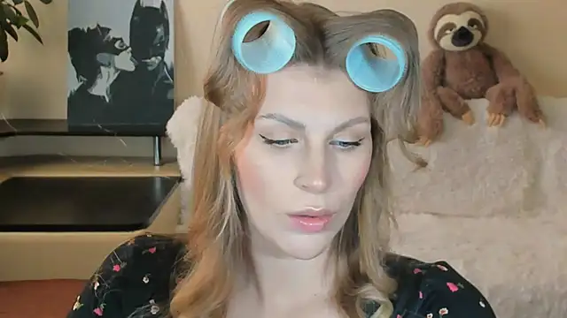 JuliaMuuun online show from 9, 9, 2025