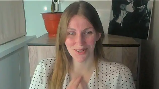 JuliaMuuun online show from 15, 4, 2026
