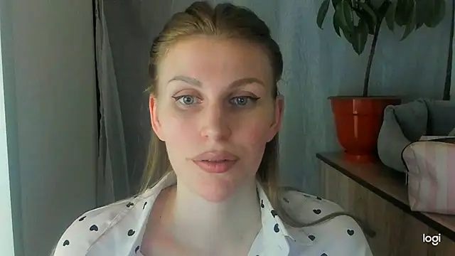 Snapshot of JuliaMuuun chatting on 6, 6, 2026 JuliaMuuun online show from 6, 6, 2026