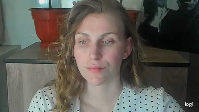 Snapshot of JuliaMuuun chatting on 18, 5, 2026 JuliaMuuun online show from 18, 5, 2026