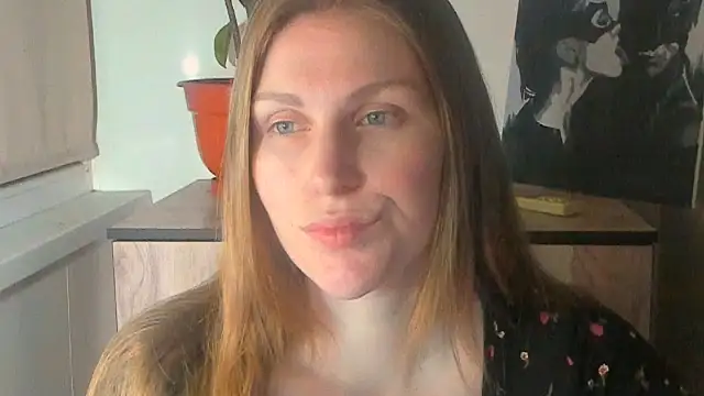 JuliaMuuun online show from 10, 4, 2026