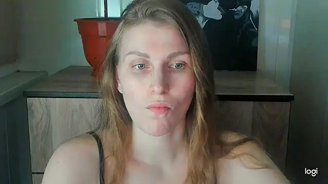 Snapshot of JuliaMuuun chatting on 4, 7, 2026 JuliaMuuun online show from 4, 7, 2026