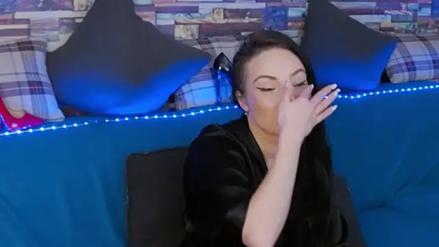 GrayLunna online show from 15, 2, 2026