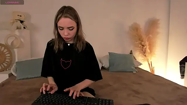Little Clare online show from 22, 5, 2026