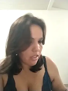 Bellapotencia1985 online show from 1, 11, 2025