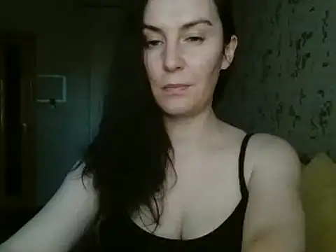 Snapshot of KatalinaQE chatting on 12, 9, 2025 KatalinaQE online show from 12, 9, 2025