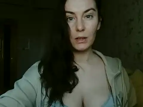 Snapshot of KatalinaQE chatting on 7, 10, 2025 KatalinaQE online show from 7, 10, 2025