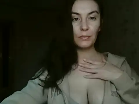 Snapshot of KatalinaQE chatting on 8, 10, 2025 KatalinaQE online show from 8, 10, 2025