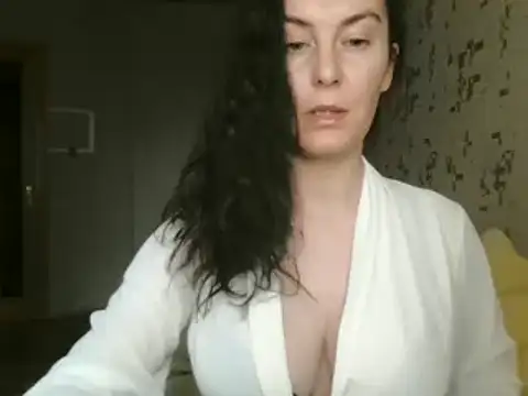 Snapshot of KatalinaQE chatting on 9, 10, 2025 KatalinaQE online show from 9, 10, 2025