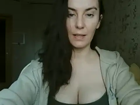 Snapshot of KatalinaQE chatting on 3, 10, 2025 KatalinaQE online show from 3, 10, 2025