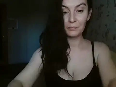 Snapshot of KatalinaQE chatting on 11, 9, 2025 KatalinaQE online show from 11, 9, 2025