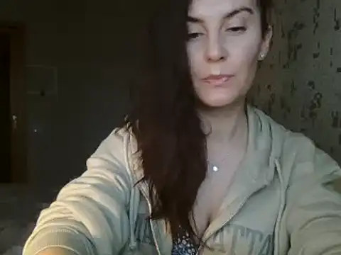 Snapshot of KatalinaQE chatting on 15, 11, 2025 KatalinaQE online show from 15, 11, 2025