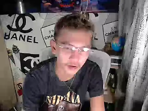 Snapshot of RalfAsian25 chatting on 26, 4, 2026 RalfAsian25 online show from 26, 4, 2026